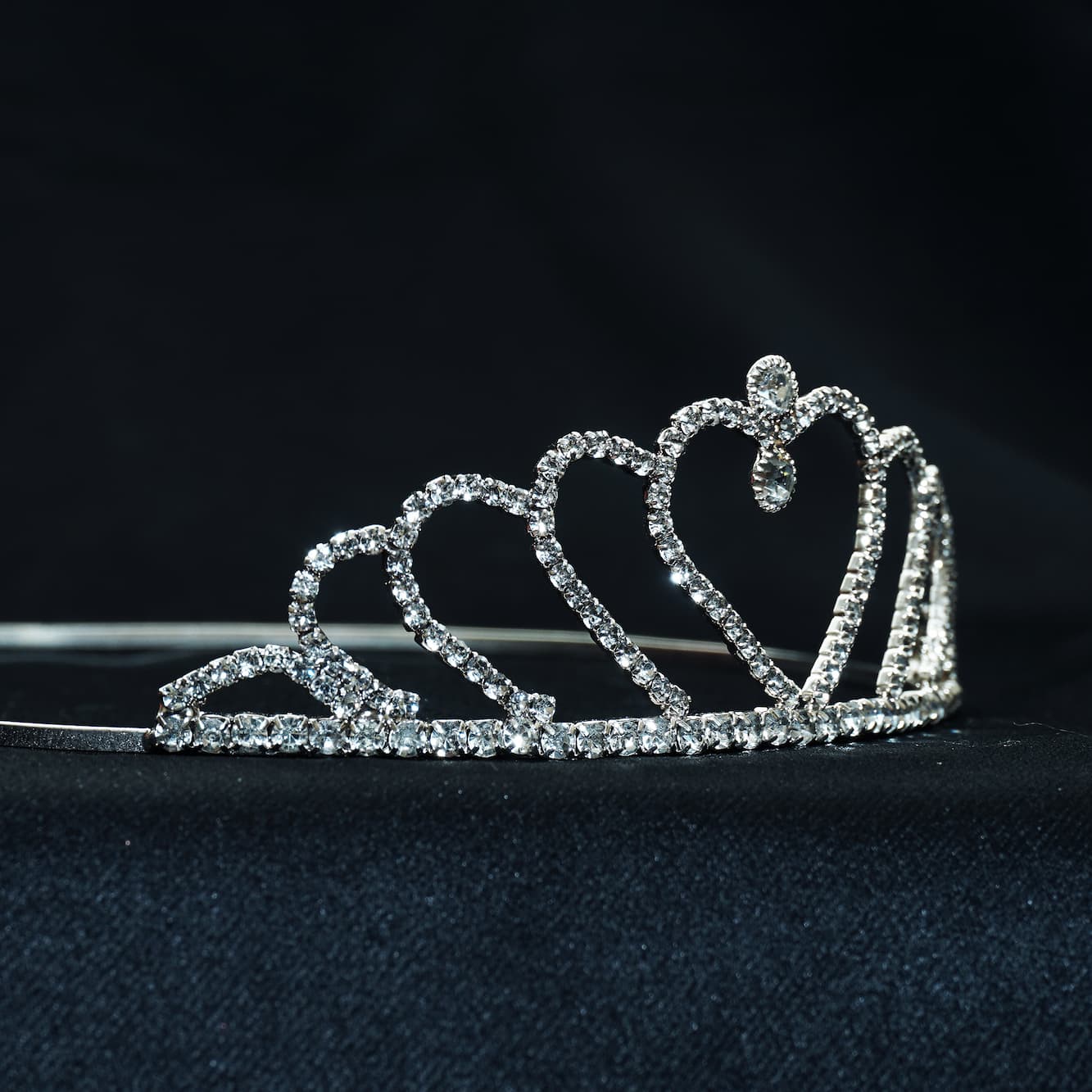 Decofy Royal Heart Tiara – Sparkling Crown for Girls & Women
