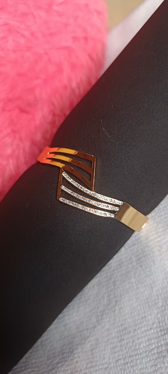Trendy Trolley 18K Gold Plated Zigzag Design Kada for Women & Girls | Anti-Tarnish Waterproof Hypoallergenic Adjustable Kada