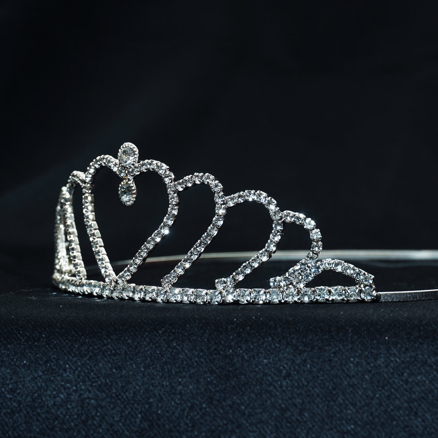 Decofy Birthday Girl Sash And Crown - Set of 2 Birthday Girl Sash And Tiara | Silver Crown For Birthday Girl | Pink Happy Birthday Sash for Girls | Birthday Decoration Items for Girls, Women