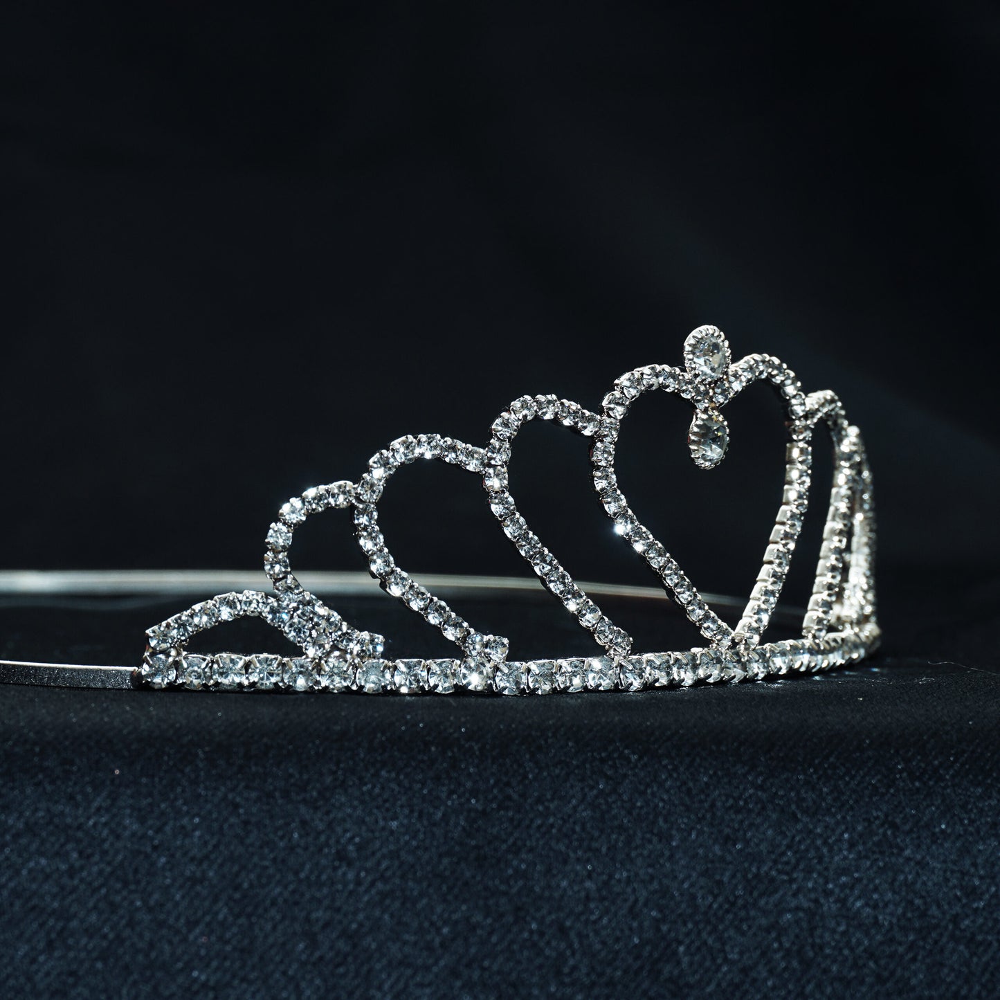 Decofy Birthday Girl Sash And Crown - Set of 2 Birthday Girl Sash And Tiara | Silver Crown For Birthday Girl | Pink Happy Birthday Sash for Girls | Birthday Decoration Items for Girls, Women