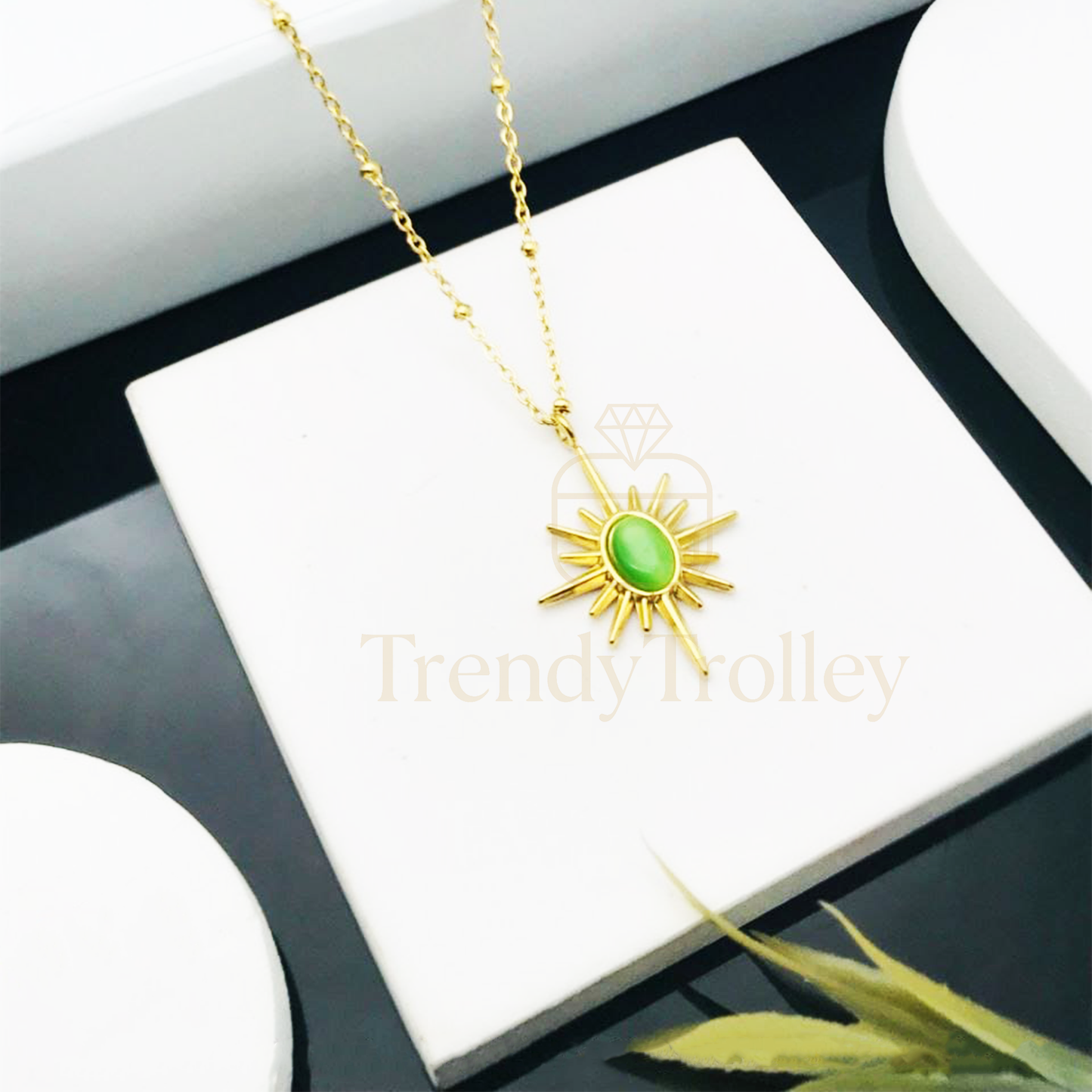 TrendyTrolley Emerald Elegance Pendant - 18k Gold|Anti-Tarnish and Luxurious