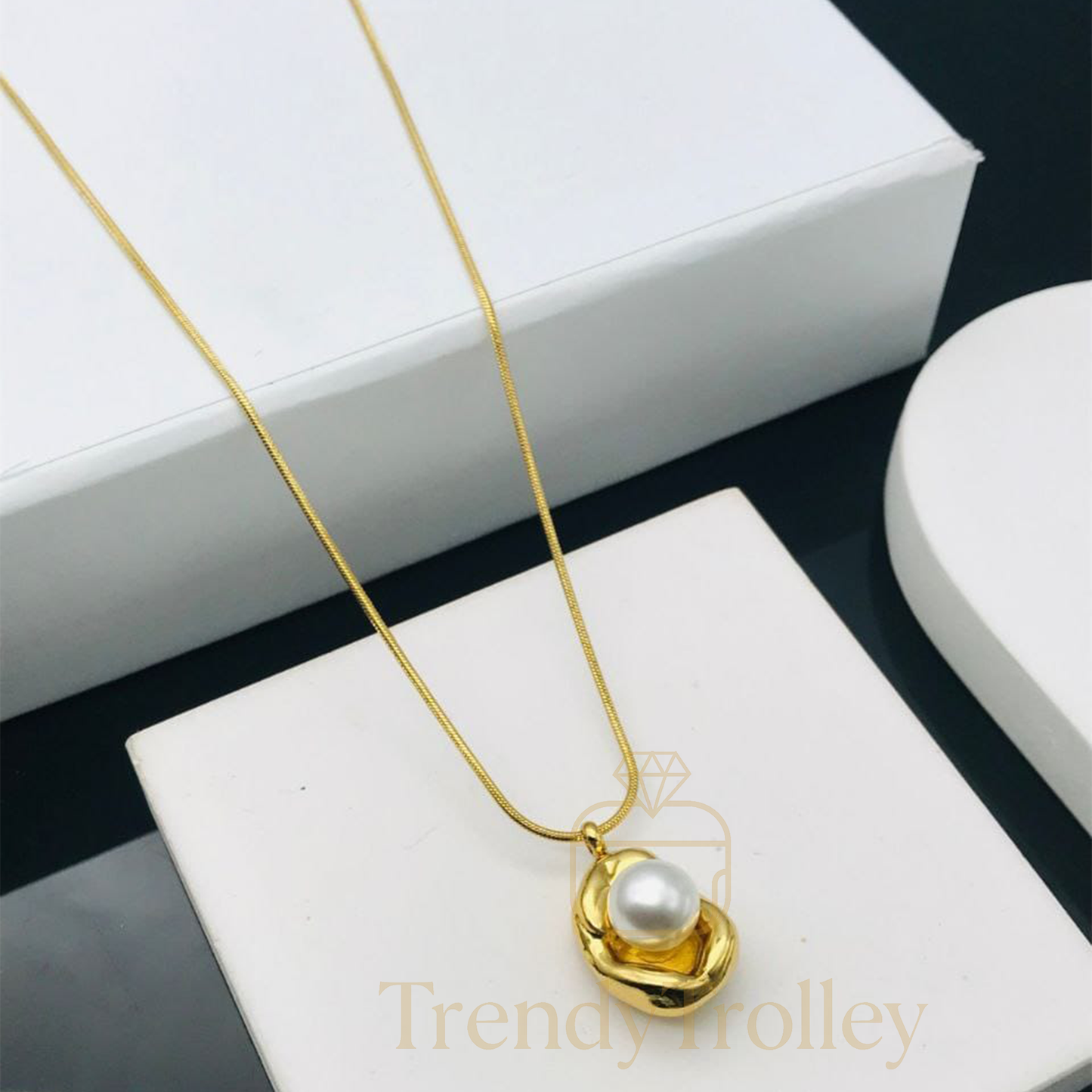 TrendyTrolley Classic Pearl Chain - 18k Gold | Pearl Details | Anti-Tarnish and Luxurious