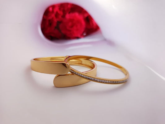 TrendyTrolley Premium 2 Pc Kada Set – Thick Plain Kada & Diamond Centre Kada | Elegant Minimal & Sparkle Combo for Daily & Festive Wear | Anti-Tarnish | Waterproof | Skin-friendly Jewellery Combo
