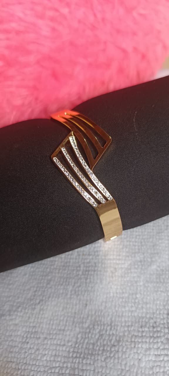 Trendy Trolley 18K Gold Plated Zigzag Design Kada for Women & Girls | Anti-Tarnish Waterproof Hypoallergenic Adjustable Kada